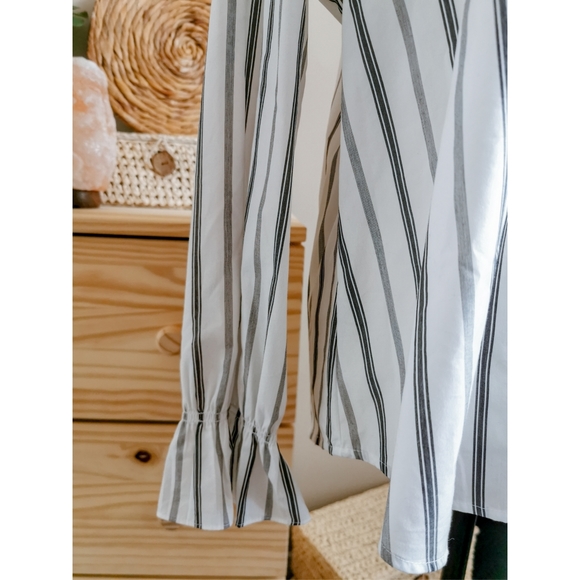 Karl Lagerfeld Striped Ruffle Front Blouse XL - Picture 7 of 8